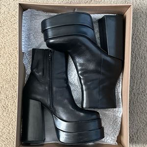 Cobra Black Leather Steve Madden Boot